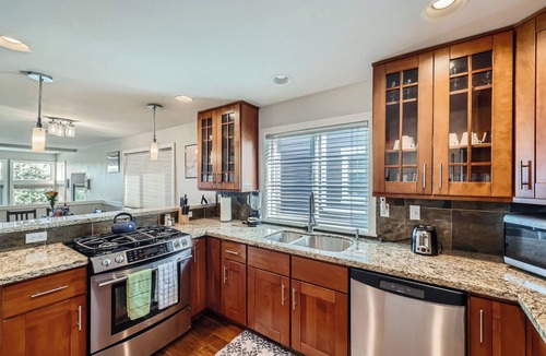 Mann House | Stylish Urban Townhome with Inspiring Eastern View