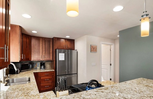 Mann House | Stylish Urban Townhome with Inspiring Eastern View