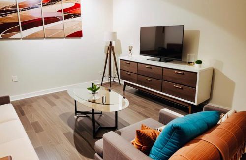 Del Rey Apartment | Stylish Venice Escape Near the Marina & Beachfront