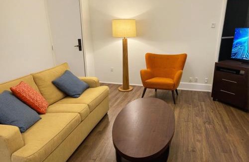 Del Rey Apartment | Stylish Venice Escape Near the Marina & Beachfront