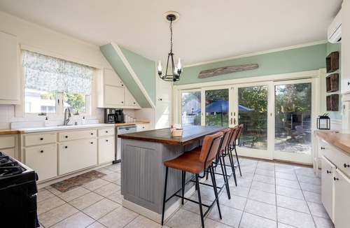 Cambridge House | Stylish Victorian in Historic District