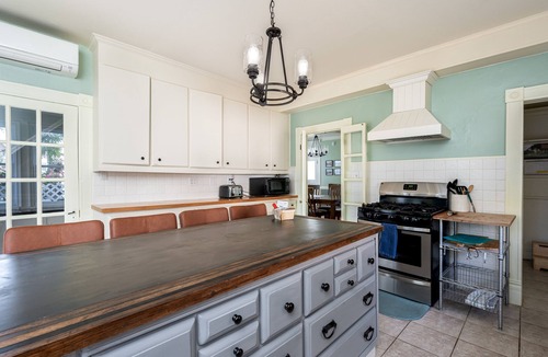 Cambridge House | Stylish Victorian in Historic District