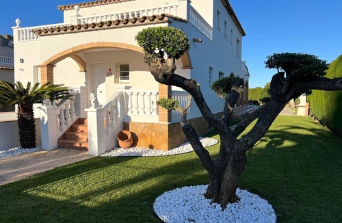 Sant Pere Pescador Villa | Stylish villa with private pool in Bay of Roses