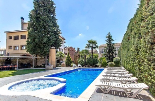 Sant Ramon Villa | Stylish Villa for 27 in Catalonian countryside!