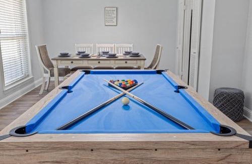 Bedford Villa | Stylish Villa-Near Stadiums, Large Pool,Pool Table