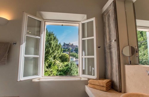 Callian Villa | Stylish villa with air conditioning