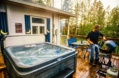 Saint-Tite-des-Caps Ski Chalet | Stylish-vintage refuge near Massif & MSA with spa