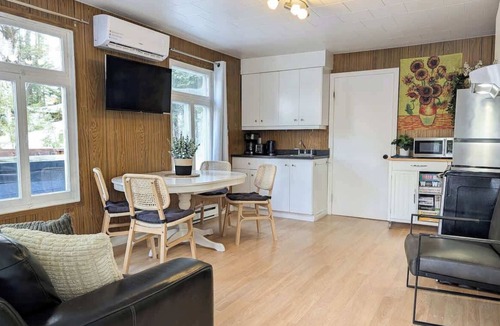 Saint-Tite-des-Caps Ski Chalet | Stylish-Vintage Refuge near Massif & MSA with Spa