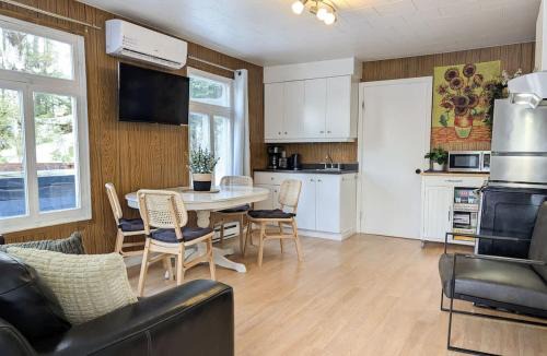 Saint-Tite-des-Caps Ski Chalet | Stylish-Vintage Refuge near Massif & MSA with Spa
