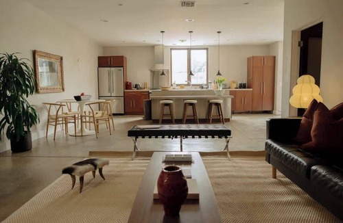 West Hollywood Bed & Breakfast | Stylish W. Hollywood Apartment with Balcony & Parking