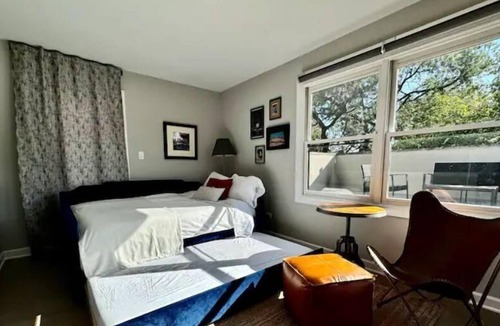 Wicker Park House | Stylish Wicker Park Home with Garage