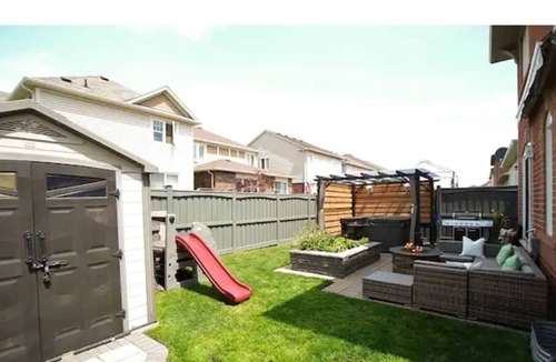 Milton House | Stylish with outdoor jacuzzi, foosball & comfort