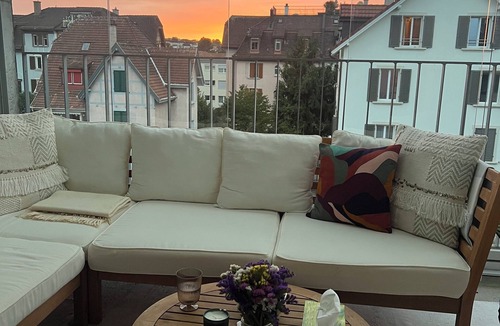 Altstetten Apartment | Stylish Zürich Apartment – 2 Min to Train, Balcony & Natural Light