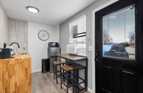 Weldon Spring Heights Apartment | Stylish1BRStudioCleanQuietandCozy
