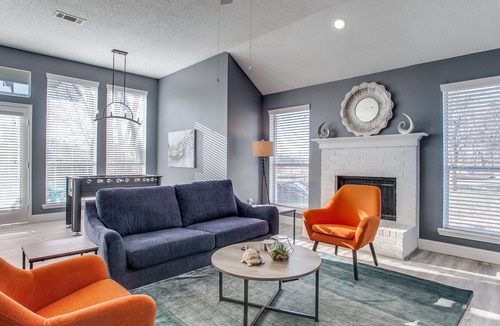Elmo House | Stylishly Updated 3 Bedroom / Foosball Table!