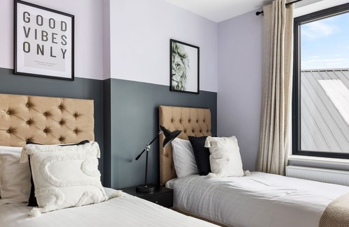 Dudden Hill Apartment | Stylist 3 Bed Apartment in London