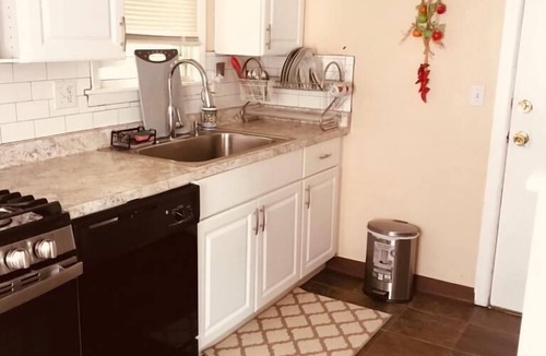 Cheektowaga House | Stylist cozy Apartment [Smoking, Vaping,E-cigarettes Not Allowed]