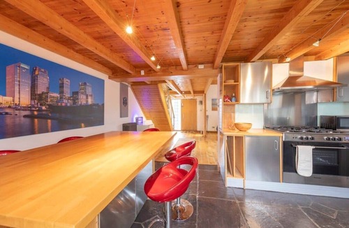 West Ashling House | Stylist Split Level 2 Bed with Parking