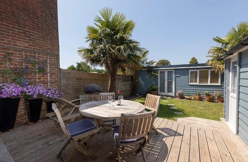 West Ashling House | Stylist Split Level 2 Bed with Parking