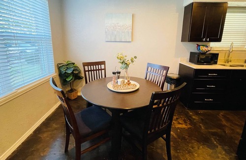 Norman Apartment | [SU 922-1] Graciela's Campus-close 2 bedroom luxury