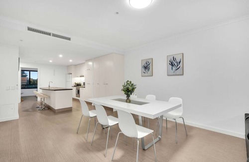 Glenelg Apartment | Sub-Penthouse Glenelg Waterfront | By Host Solutions