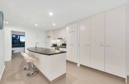 Glenelg Apartment | Sub-Penthouse Glenelg Waterfront | By Host Solutions