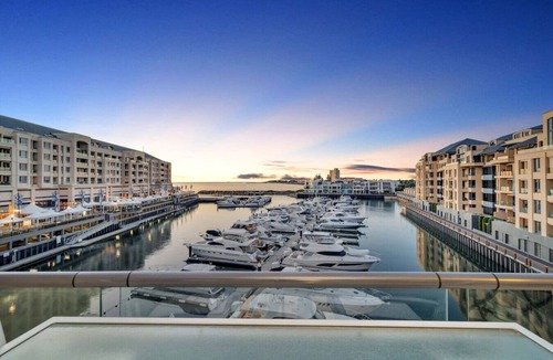 Glenelg Apartment | Sub-Penthouse Glenelg Waterfront | By Host Solutions