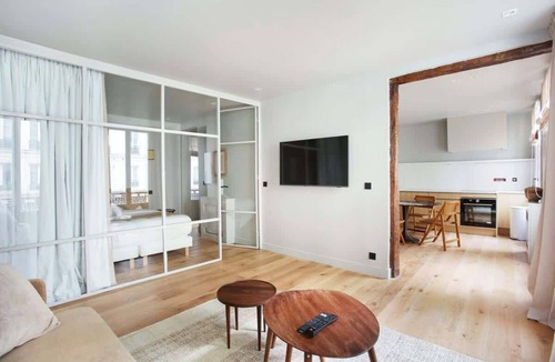 Quartier de la Porte-Saint-Denis Apartment | Sublime Apartment AC Paris Center