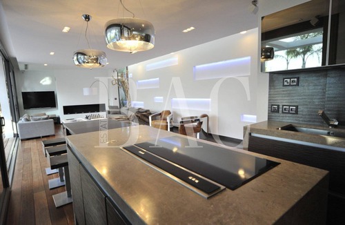 Frejus Villa | Sublime architect-designed villa close to beaches.