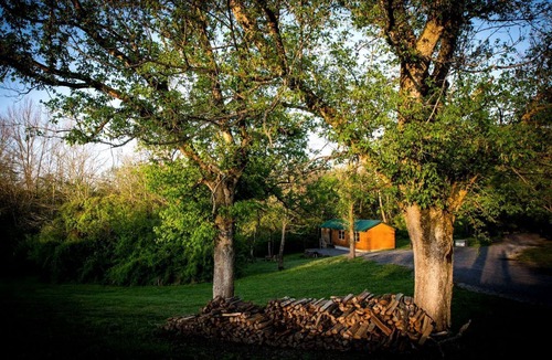 Equality House | Sublime Cabin with Hot-tub and Fire Pit in Herold, Illinois