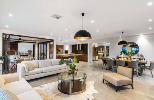 Rochedale House | Sublime Contemporary Designer Villa w/Pool