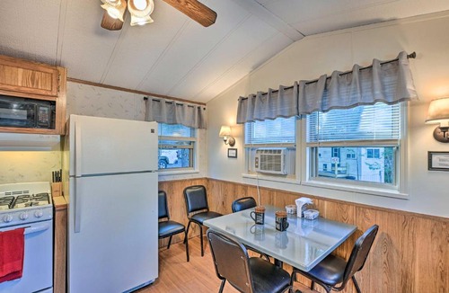 Lincoln House | Sublime Dragonfly Cottage with Lake Access!