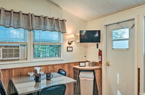 Lincoln House | Sublime Dragonfly Cottage with Lake Access!