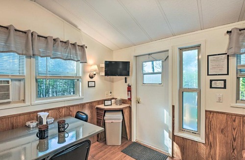 Lincoln House | Sublime Dragonfly Cottage with Lake Access!