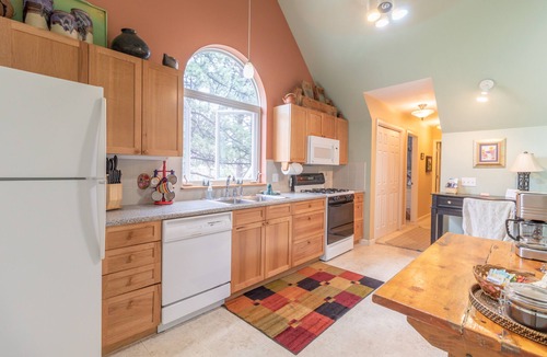 Estes Park Resort | Sublime luxury getaway riverfront downtown location great rates