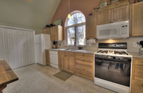 Estes Park Resort | Sublime luxury getaway riverfront downtown location great rates