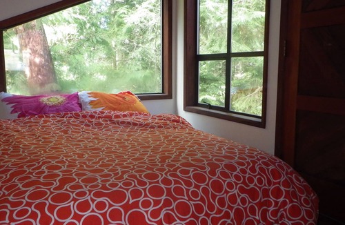 Adelma Beach Cabin | Sublime Port Townsend Retreat