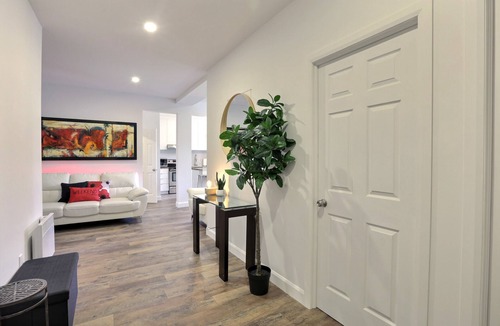 Paine-Sec Apartment | Sublime, Renovated! One river from Chateau Frontenac. 2 bedrooms, free parking!