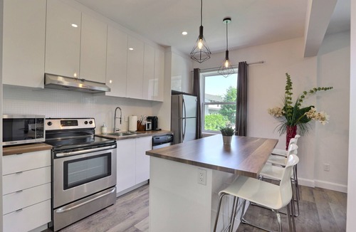 Paine-Sec Apartment | Sublime, Renovated! One river from Chateau Frontenac. 2 bedrooms, free parking!