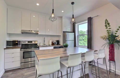 Paine-Sec Apartment | Sublime, Renovated! One river from Chateau Frontenac. 2 bedrooms, free parking!