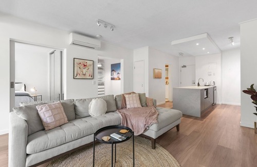 Teneriffe Apartment | Sublime Simplicity! ~ 1Bed/Study/1Bath/Balcony/1Car