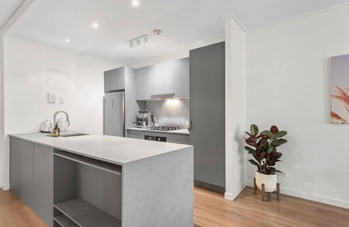 Teneriffe Apartment | Sublime Simplicity! ~ 1Bed/Study/1Bath/Balcony/1Car