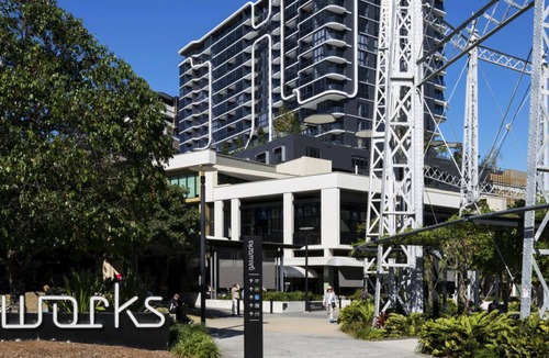 Teneriffe Apartment | Sublime Simplicity! ~ 1Bed/Study/1Bath/Balcony/1Car