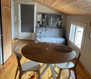 Montlaur-en-Diois House | Sublime studio de caractère ,50 m2 climatisé .