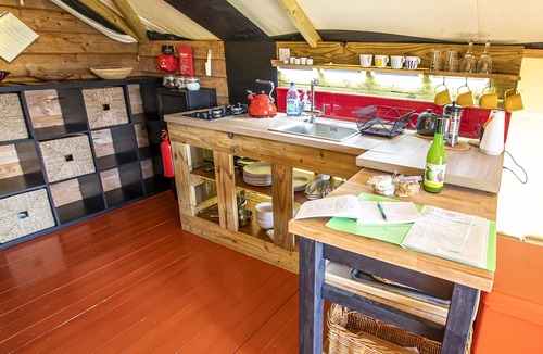 Great Witley Cabin | Sublime & Tranquil Safari Lodge - Hakuna Matata!