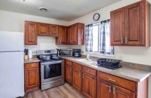 Henrietta House | Suburb comfy home near RIT and airport