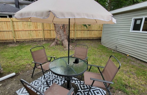 University Park House | Suburban area with King Bed Comfy 3 bedroom home