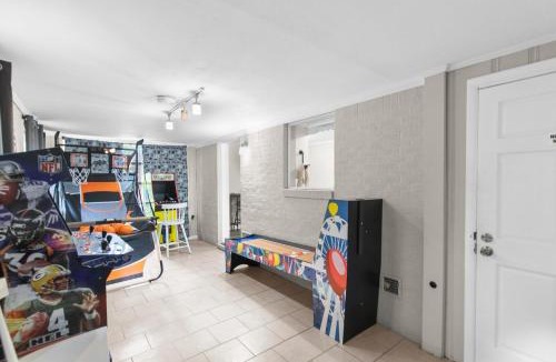 Center Point House | Suburban Bliss Getaway Wi-Fi Parking Long Stay