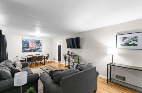 Center Point House | Suburban Bliss Getaway Wi-Fi Parking Long Stay