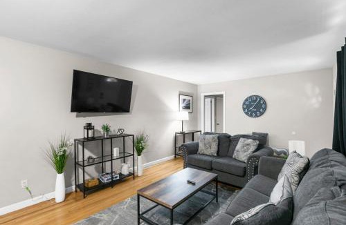 Center Point House | Suburban Bliss Getaway Wi-Fi Parking Long Stay